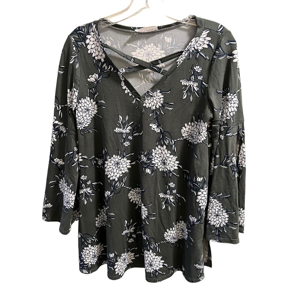 Ces Femme Gray Floral Tunic Top Crisscross Front Size XS Stretch Bohemian